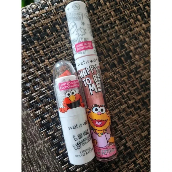 NEW Sesame Street x Wet N Wild Set - Giggles Lipstick and Fun Sized Lip Gloss - Picture 1 of 5